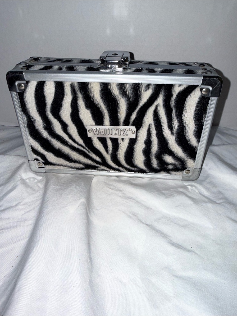Vaultz Kids Zebra Print Carry Case - Black & White